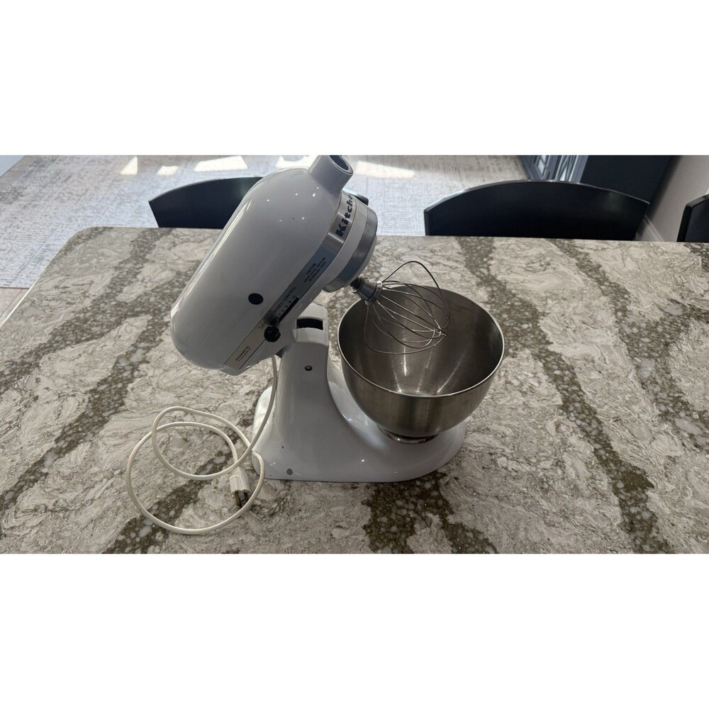 KitchenAid Classic Stand Mixer White 4.5 Qt Tilt-Head 10-Speed K45SS With Bowl